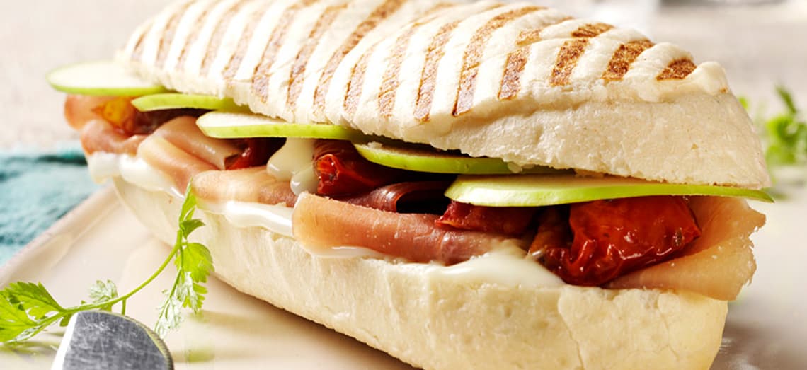 KÄSE (Feta, Gouda), TOMATEN